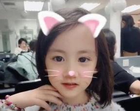 娱乐吃瓜酱可爱的女儿,可爱女儿萌态十足,萌化网友心